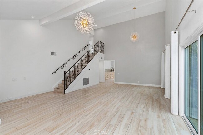 Foto del edificio - 26451 Vía Juanita