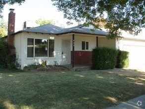 Building Photo - 4696 N Howard Ave