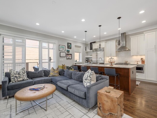 Building Photo - 1046 W Altgeld St