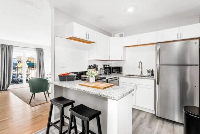 Foto del edificio - 516 Splitlog Ave