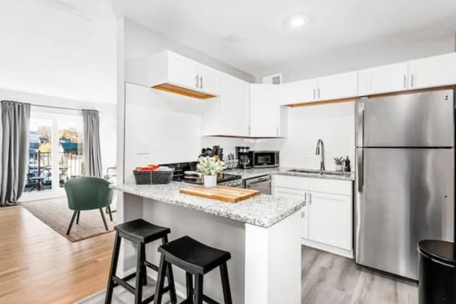 Building Photo - 516 Splitlog Ave