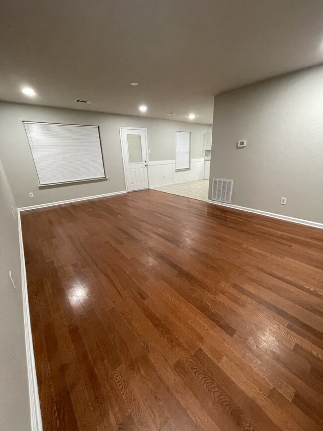 Foto del edificio - "Charming 3-Bed Home with Modern Touches & 2 Baths on Marion Street, Benton!"