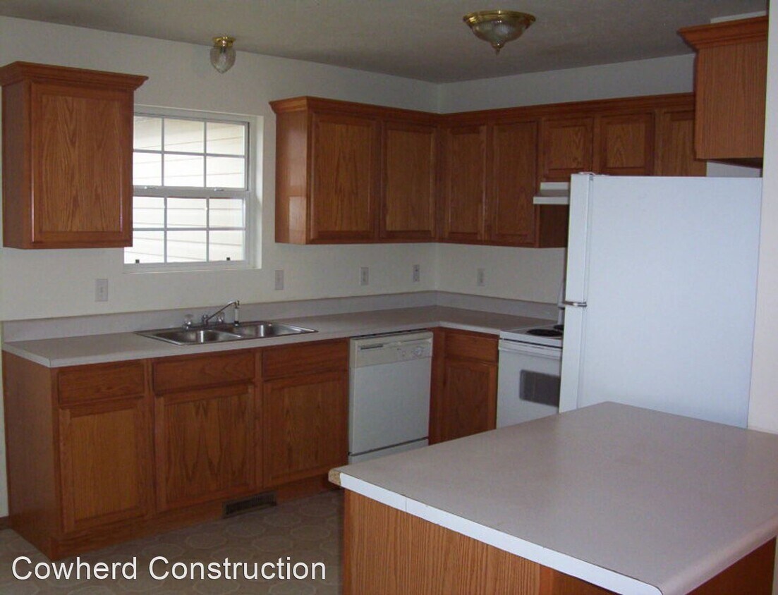Building Photo - 3 br, 1.5 bath House - 1930 N Hillcrest