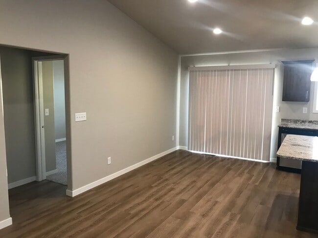 Foto del edificio - 4 Bed 2 Bath Single Family Home
