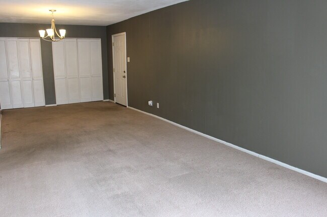 Foto del edificio - 8038 Broadway St