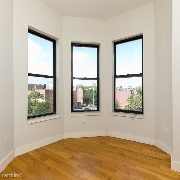 Primary Photo - 544 Throop Ave