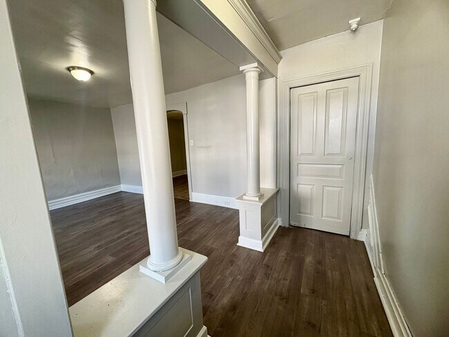 Foto del edificio - 114-116 E Main Street