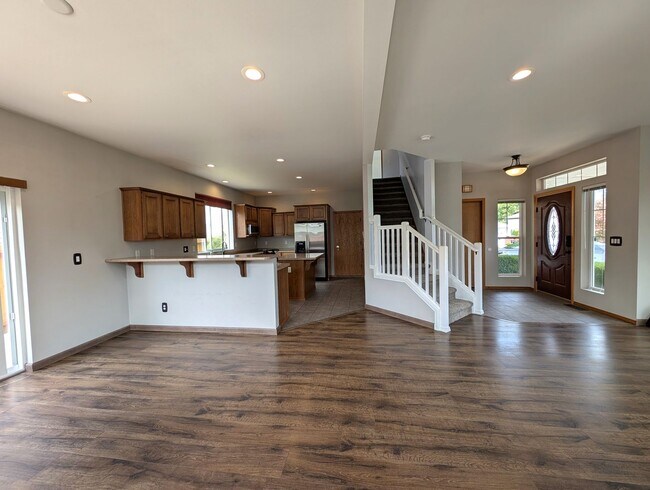 Foto del edificio - Spacious 4-Bedroom Corner Lot Home in Coyo...