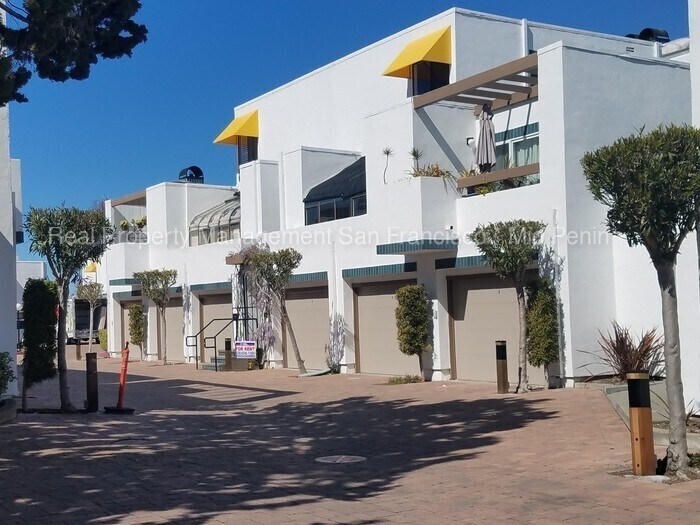 Primary Photo - 3BD/2.5BA Waterfront Townhome