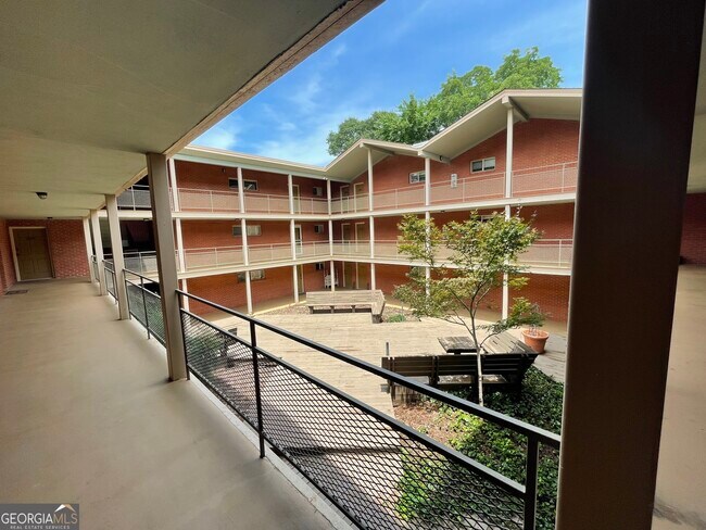 Foto del edificio - 250 Little St