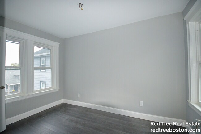 Building Photo - 161 Hillside St