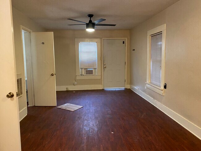 Building Photo - 512 Ross Dr