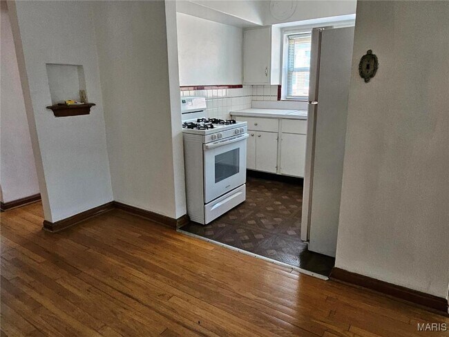 Foto del edificio - 5315 Jamieson Ave