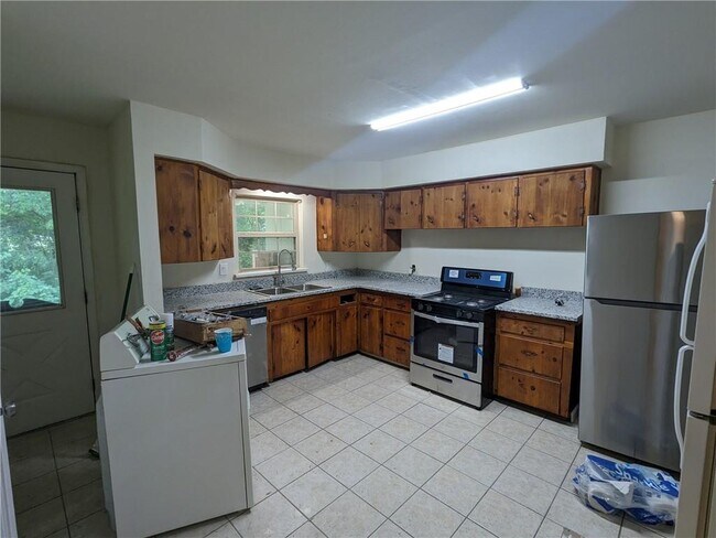 Foto del edificio - 1841 W Lawson St
