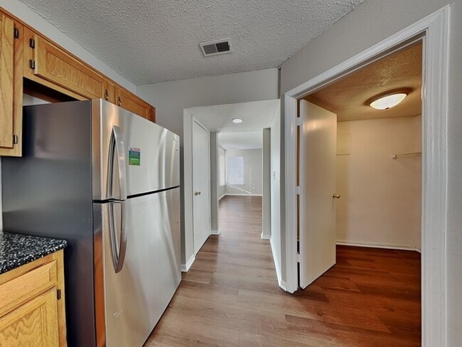 Foto del edificio - 4322 Village Bend Dr