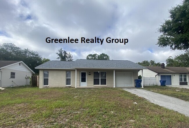 Building Photo - Updated 2 Bed/ 1 Bath/ 1 Car Garage Home i...