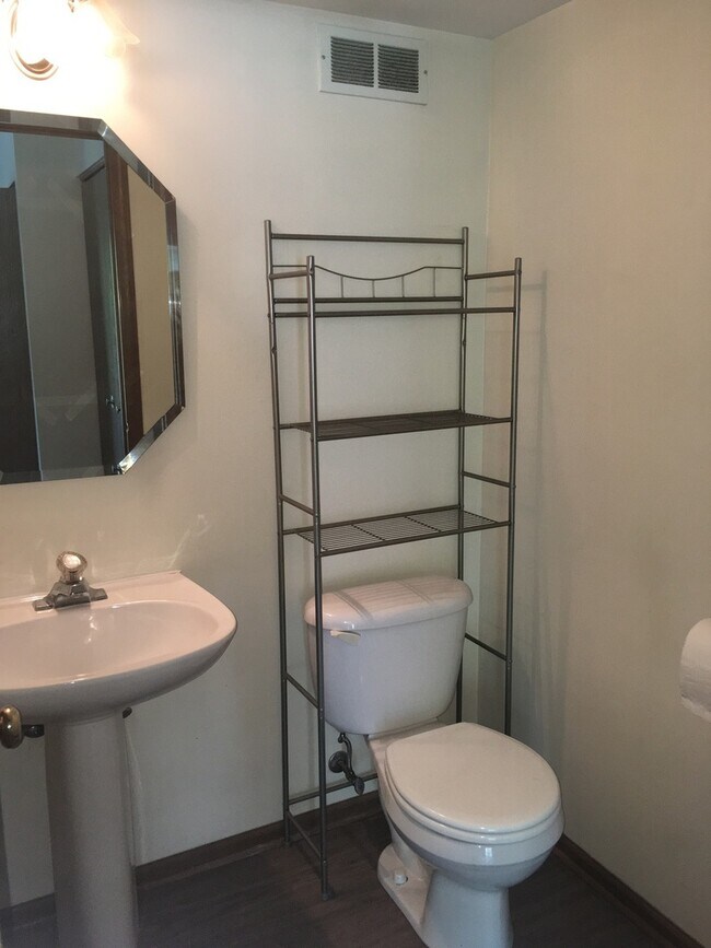 Foto del edificio - 318 W Whispering Oaks Ln