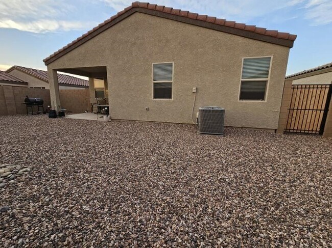 Building Photo - 1747 E Fontana Dr
