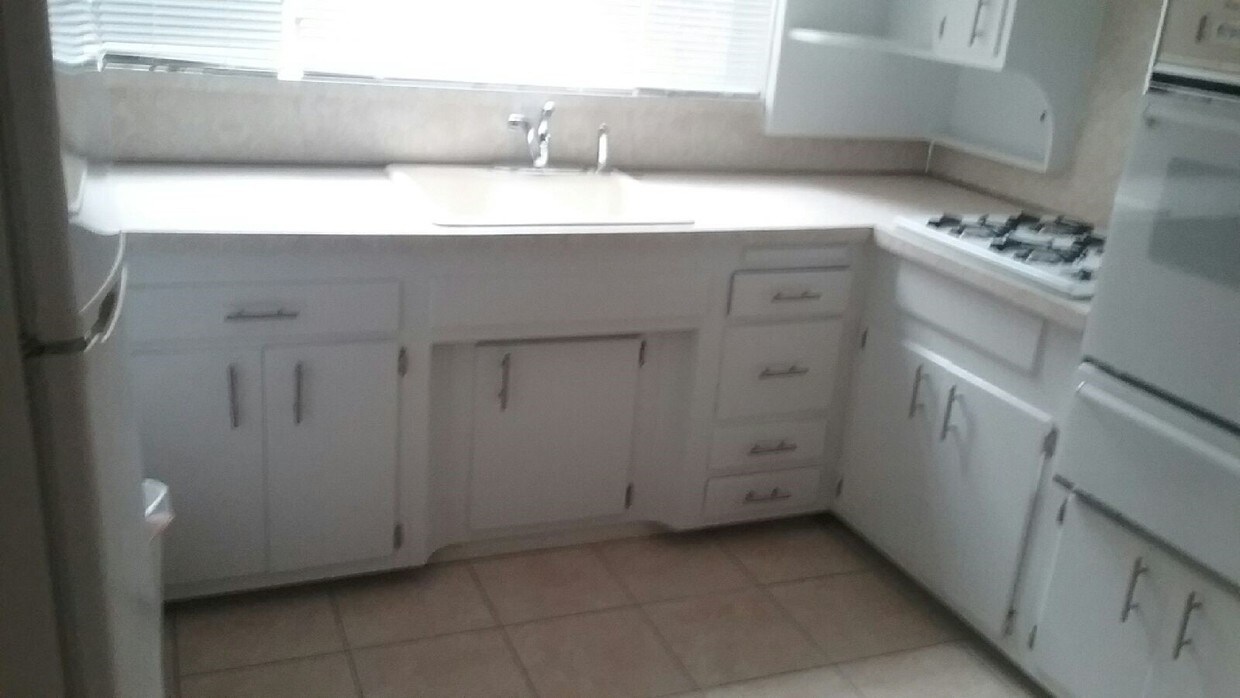 Kitchen - 2244 E 2nd St