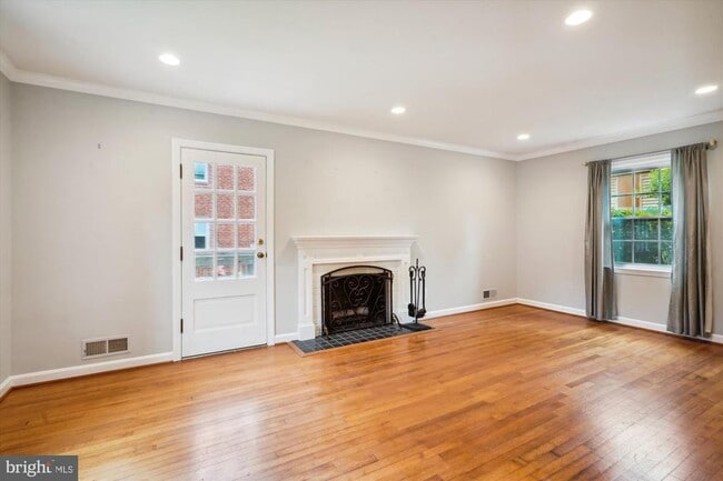 Building Photo - 6124 12th Rd N