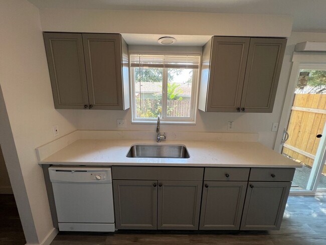 Building Photo - 3648 SE 108th Ave