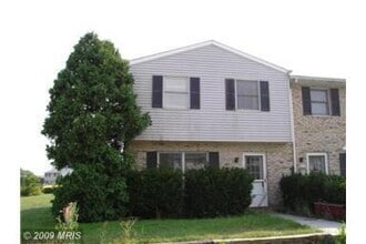 Building Photo - 610 Victoria Dr