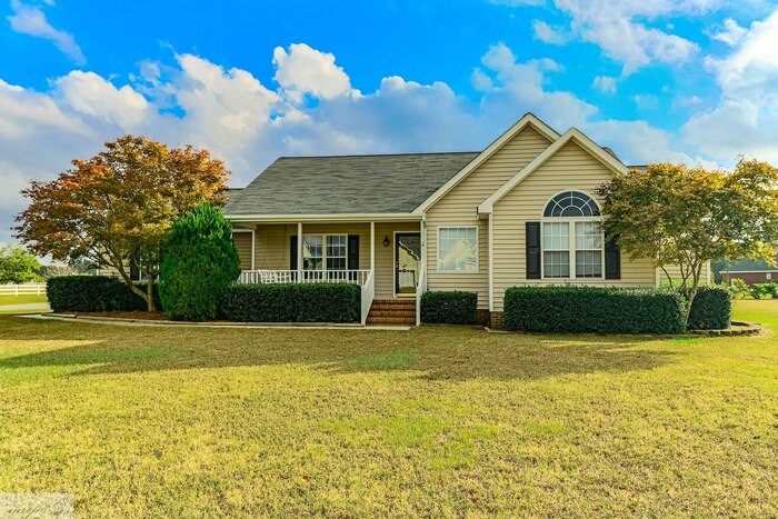Primary Photo - 104 Ellington Way
