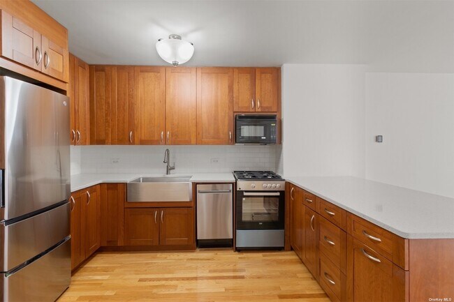 Foto del edificio - 345 E 93rd St