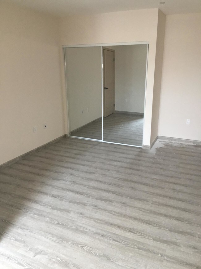 Foto del edificio - 12037 Hart St