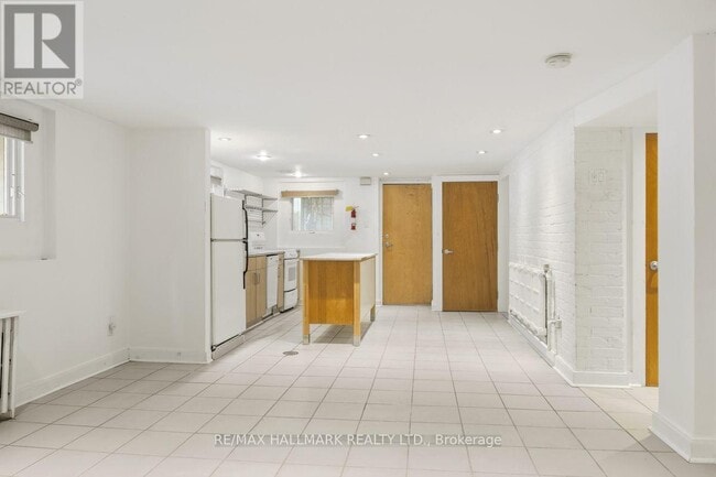 Building Photo - 321 Palmerston Blvd