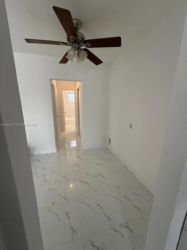 Foto del edificio - 1225 Normandy Dr