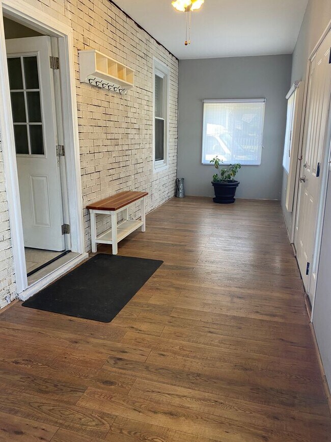 Foto del edificio - 3 Bedroom, 3.5 Bathroom In Downtown Perryv...
