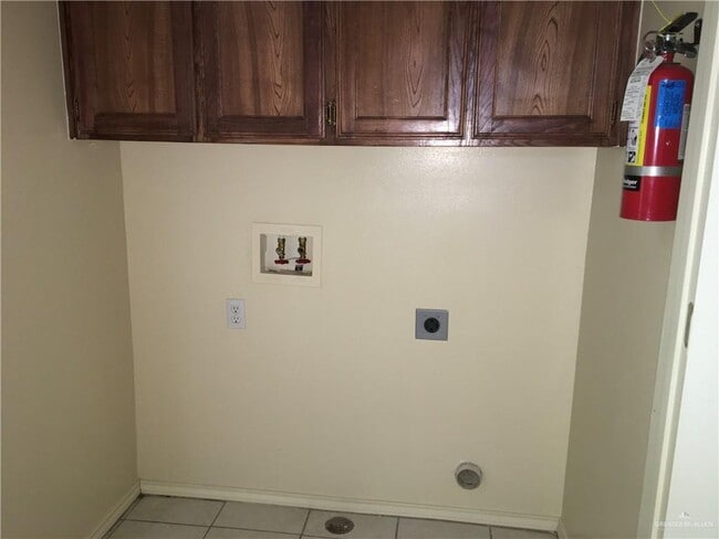 Building Photo - 9 Angus St