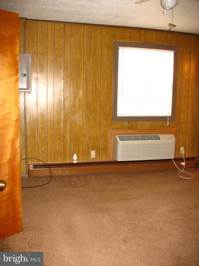 Building Photo - 44477 Clarkes Landing Rd