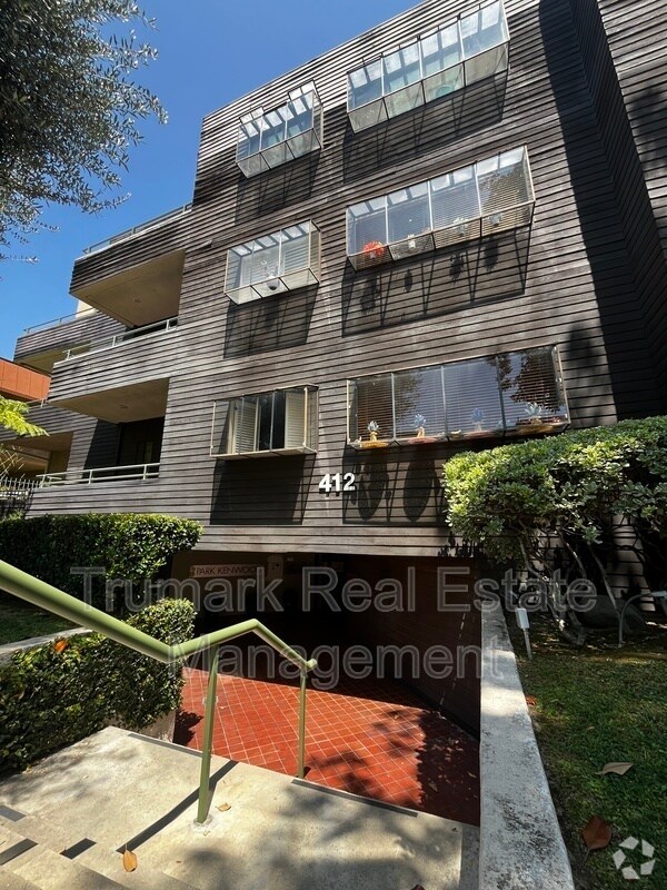 Building Photo - 412 N Kenwood St
