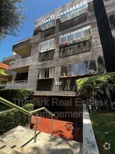 Building Photo - 412 N Kenwood St