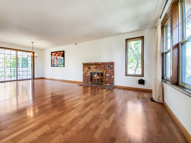 Building Photo - 1748 N 130th St