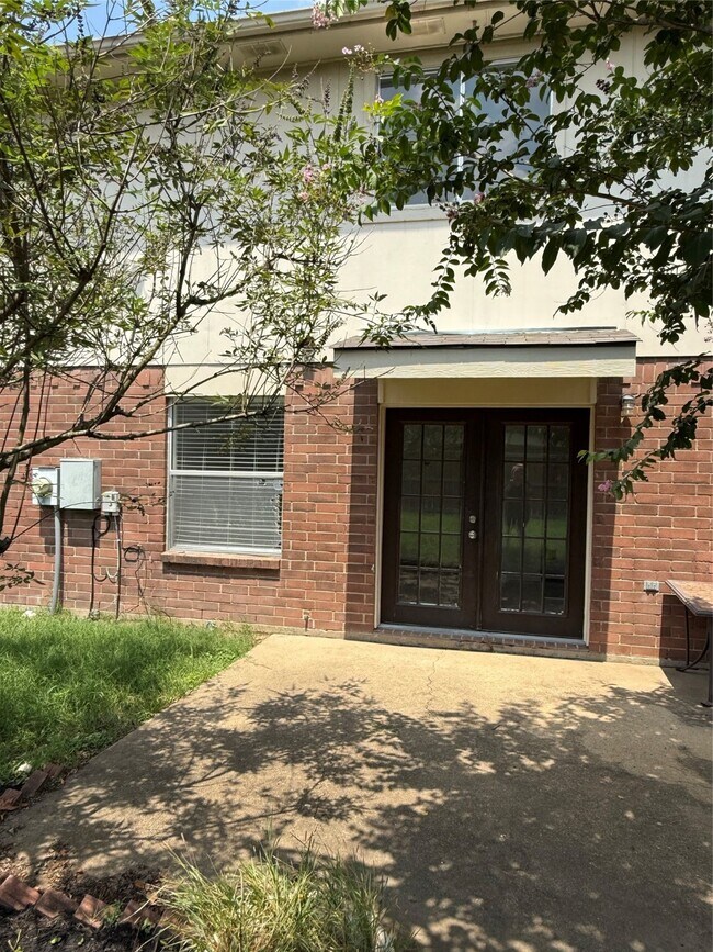 Building Photo - 17011 Macleish Dr