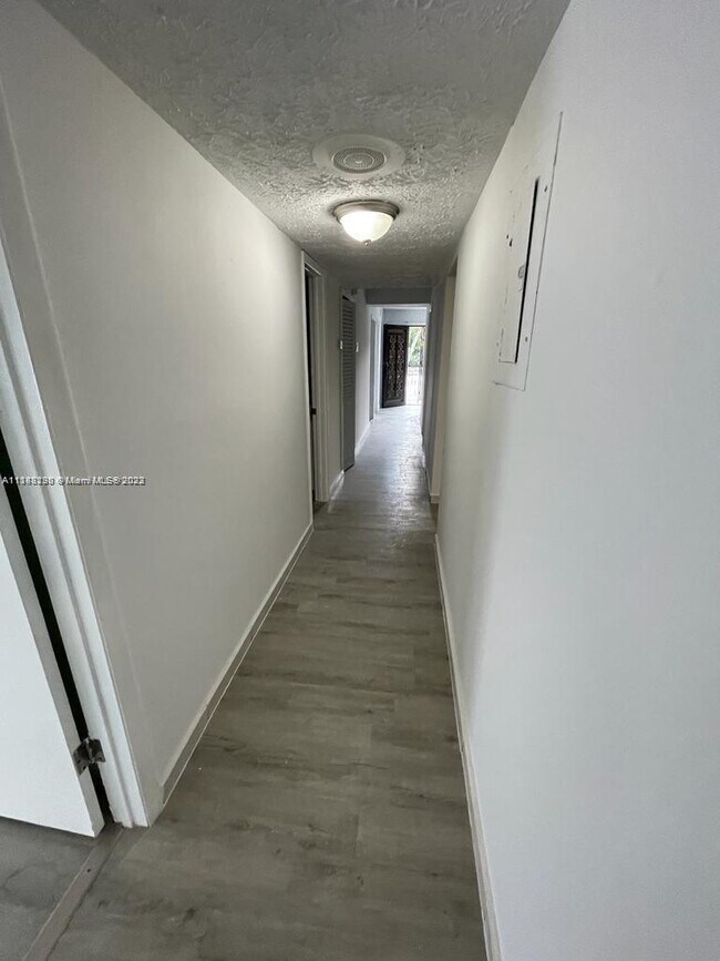 Foto del edificio - 3501 SW 15th St
