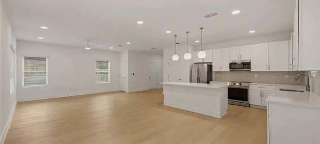 Building Photo - 6202 Linda Vista Ln