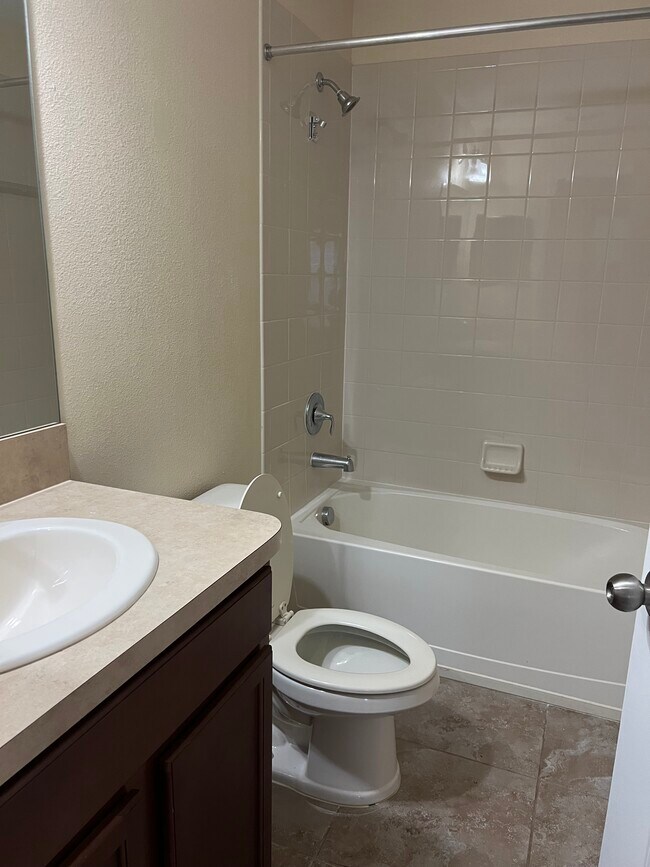 Foto del edificio - 9868 Trumpet Vine Loop