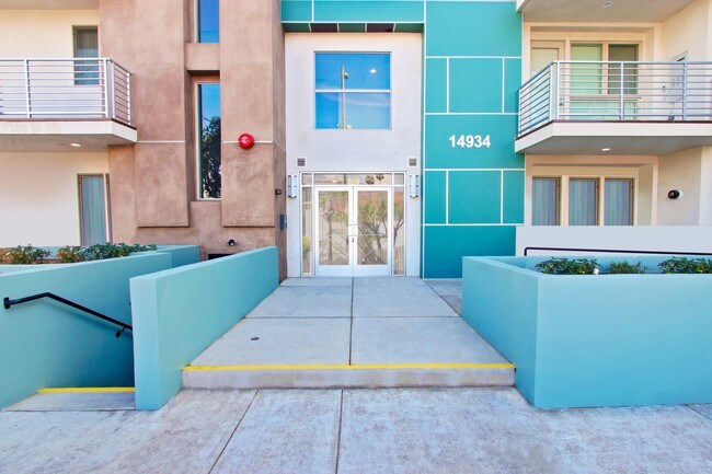 Building Photo - 14934 Burbank Blvd