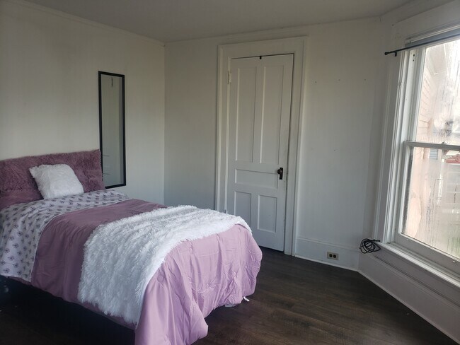 Bedroom - 60 W Bridge St
