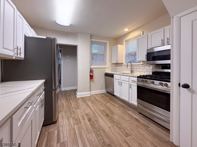 Building Photo - 36 Cortlandt Pl