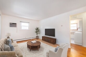 Building Photo - 116 Edison St