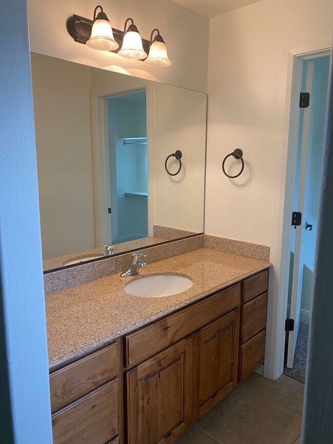Building Photo - MILLCREEK SPRINGS TOWNHOME