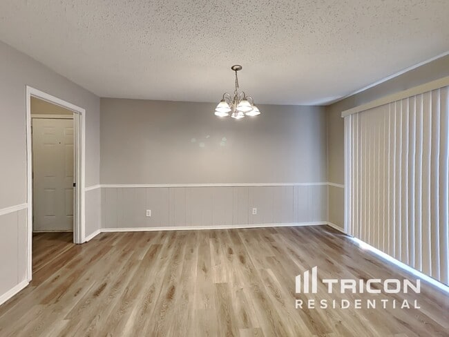 Building Photo - 611 Madison Ct