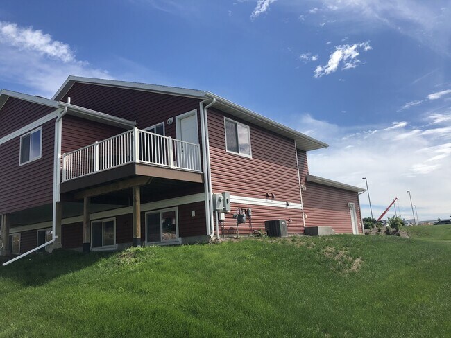 Foto del edificio - Quality Built Twinhome North Bismarck 2Bedroom 1 1/2 Bath SORRY NO PETS!!