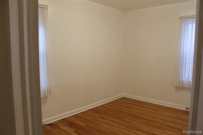Foto del edificio - 20425 Russell St