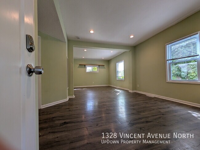 Foto del edificio - 1328 N Vincent Ave